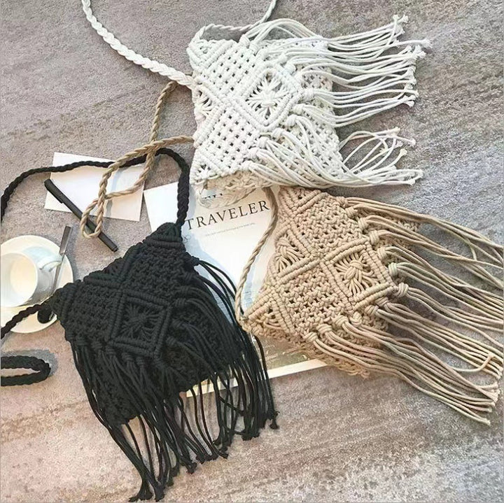 Hand-knotted macrame shoulder bag with fringe Skanto
