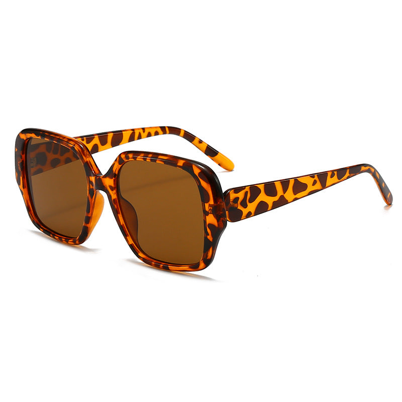 Dame moterisk kvadratisk solbrille med bred ramme Skanto