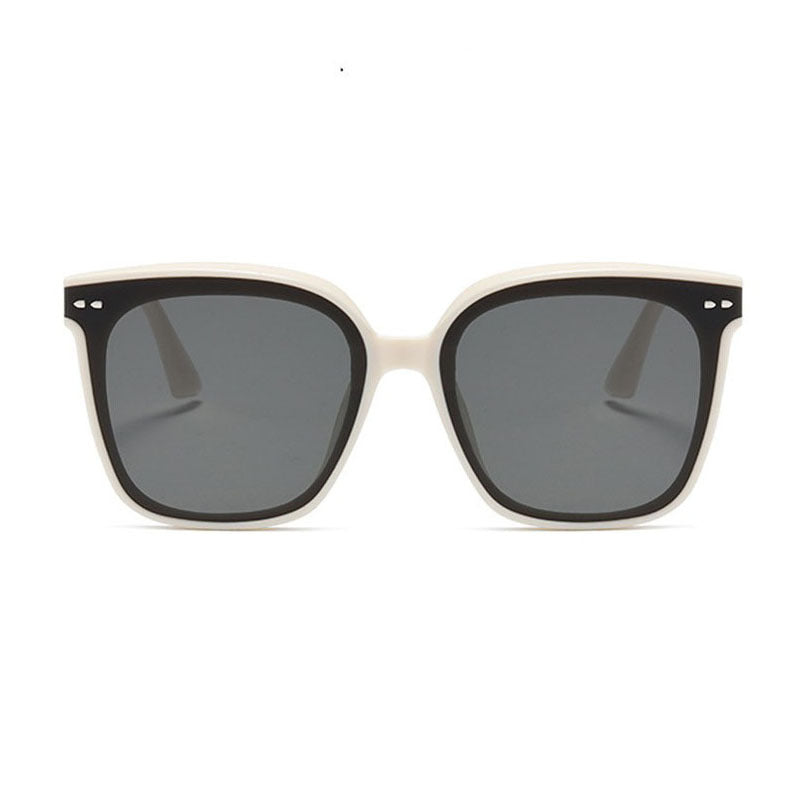 Dame oversized solbrille med moderne, kontrasterende design Skanto