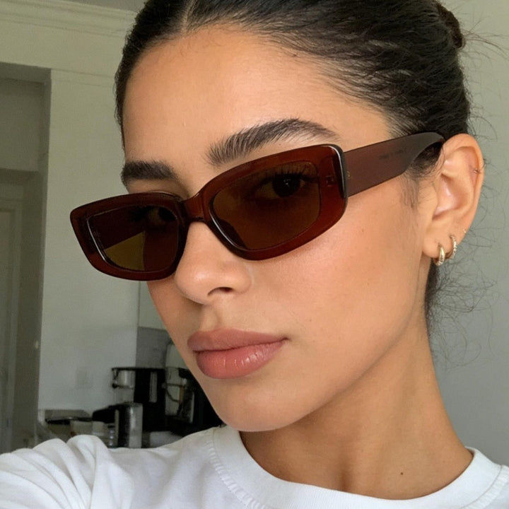Damer moteriktig Cat-Eye solbrille med bred plastikkramme og UV-beskyttelse Skanto