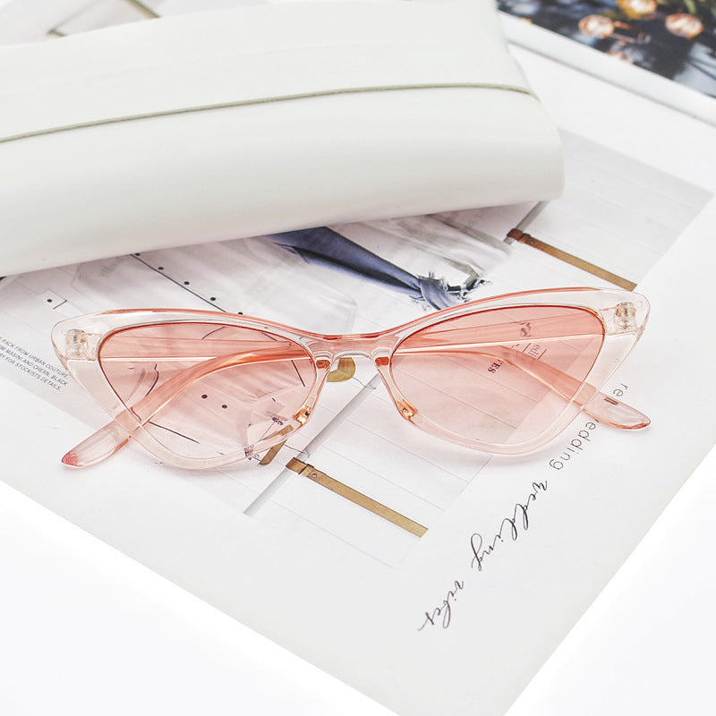 Dame Cat-Eye solbriller med nøye designet ramme Skanto