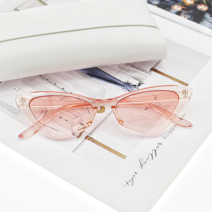 Dame Cat-Eye solbriller med nøye designet ramme Skanto