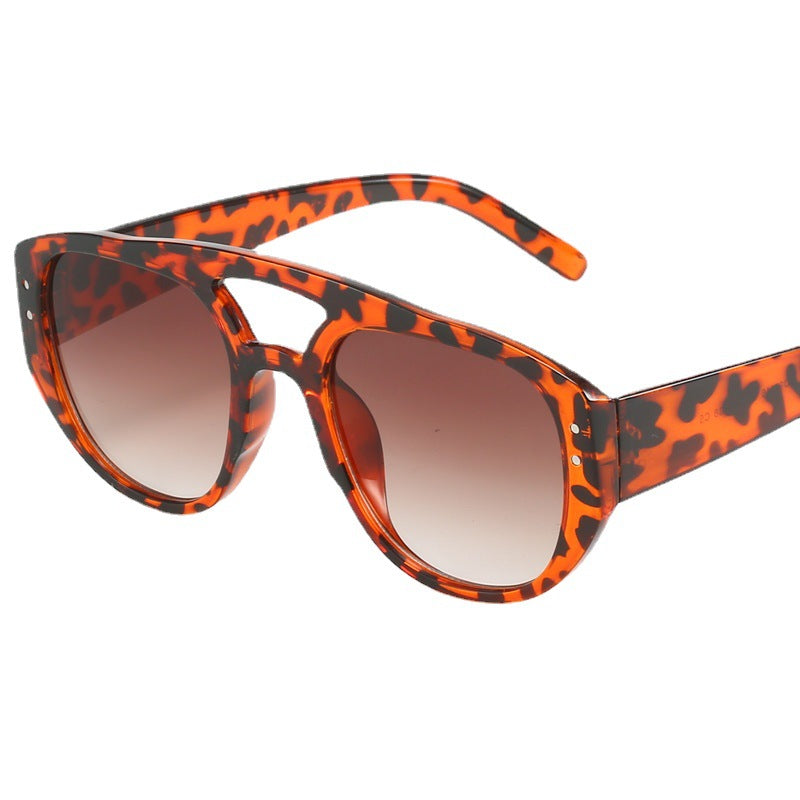 Dame Fashion solbriller i stilfullt leopardmønster Skanto