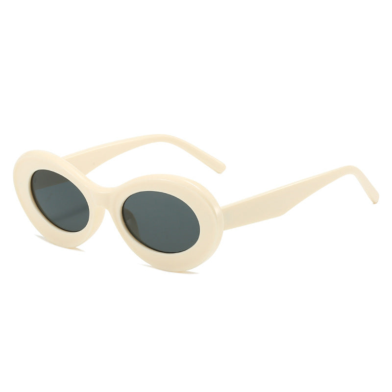 Dame moteriktig solbrille i oval design Skanto
