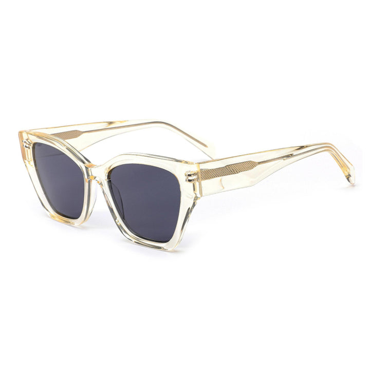 Dame solbrille med moderne ramme og lekne detaljer Skanto