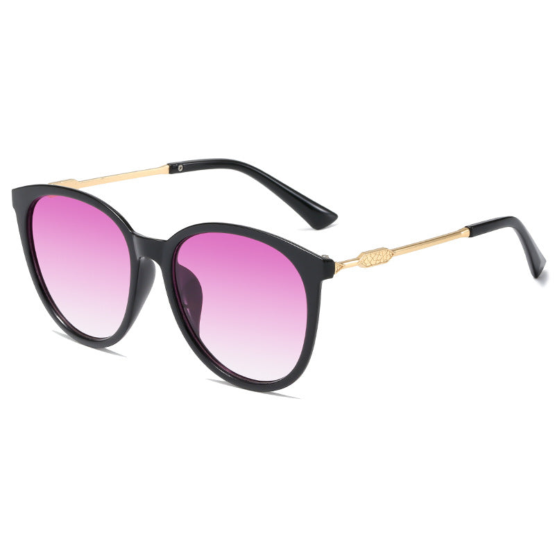 Dame Moderne Cat-Eye Solbriller med speilende glass Skanto