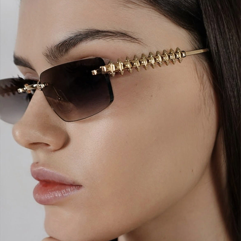 Women's fashionable sunglasses with unique and decorative frame Skanto