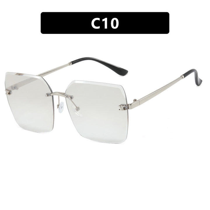 Women's square sunglasses with modern design and filigree metal frame Skanto