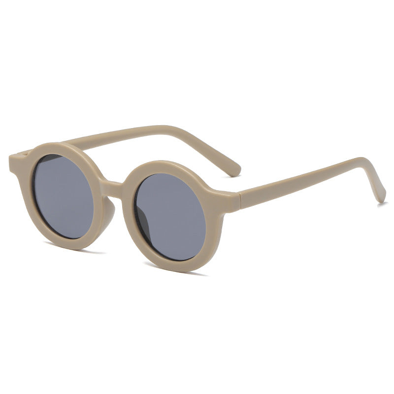 Dame rund solbrille med robust design og UV-beskyttelse Skanto