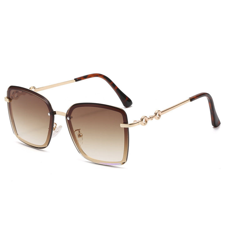 Dame kvadratisk solbrille med speilglass og elegant detalj Skanto