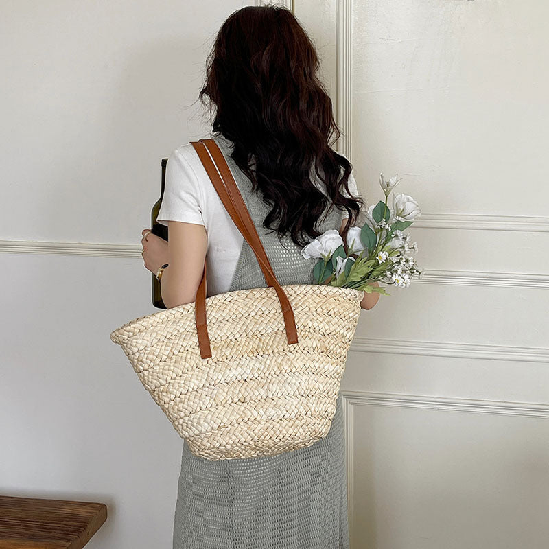 Elegant Woven Bag with Long Leather Straps Skanto