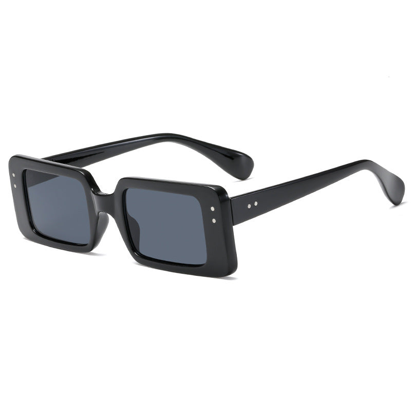 Dame trendy firkantet solbrille med moderne design og UV-beskyttelse Skanto