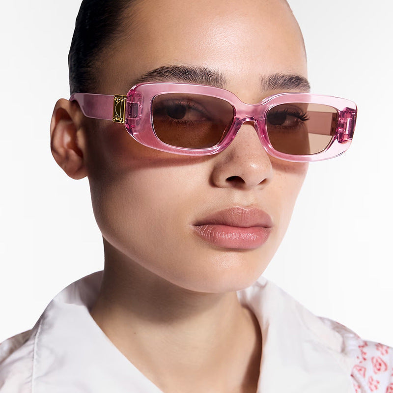 Women's cat eye sunglasses with modern accents Skanto