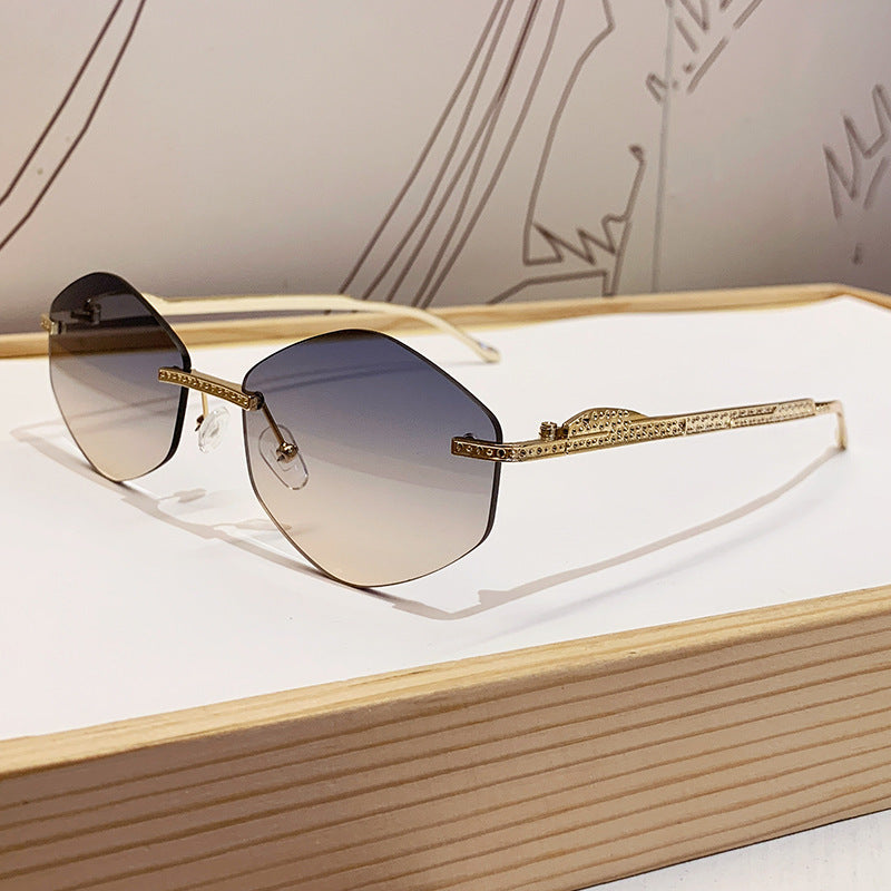 Dame ekstravagant solbrille med glitrende aksenter Skanto