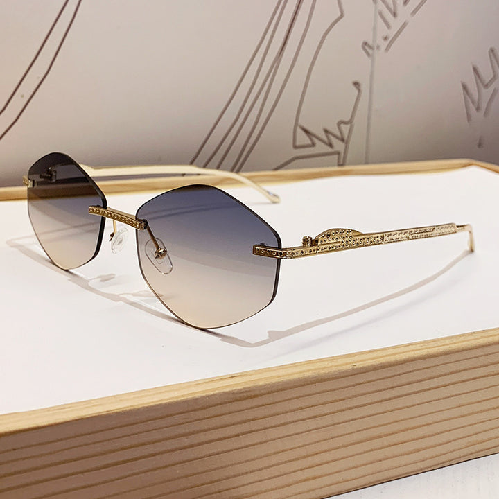 Dame ekstravagant solbrille med glitrende aksenter Skanto
