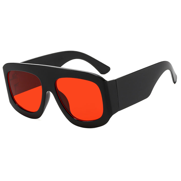 Women's fashionable oversized sunglasses with striking design Skanto