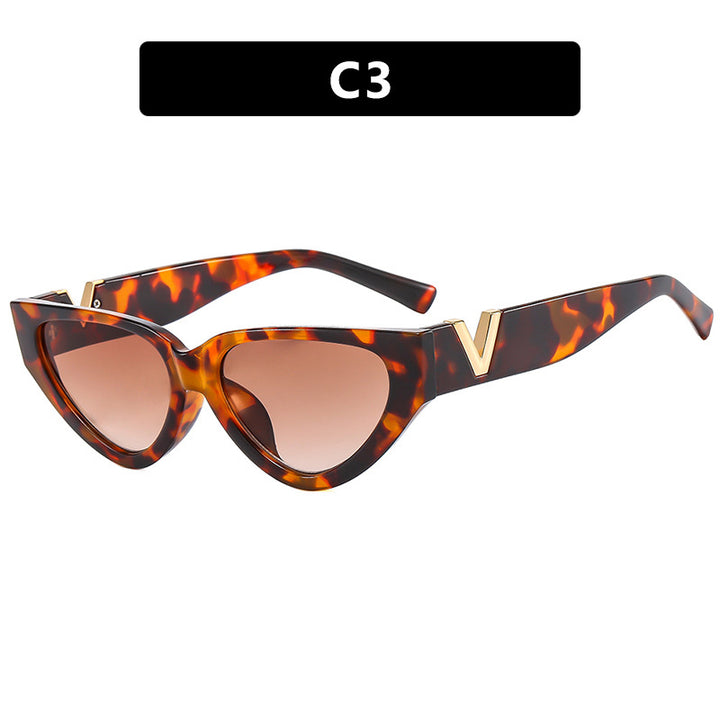 Women's Cat-Eye Sunglasses with Stylish Zebra Design and Luxurious Accents Skanto
