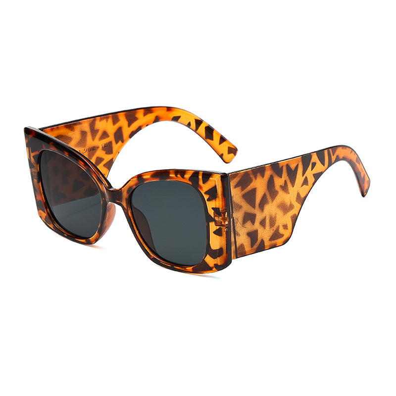 Dame moteriktig oversized solbrille med glamorøst design Skanto