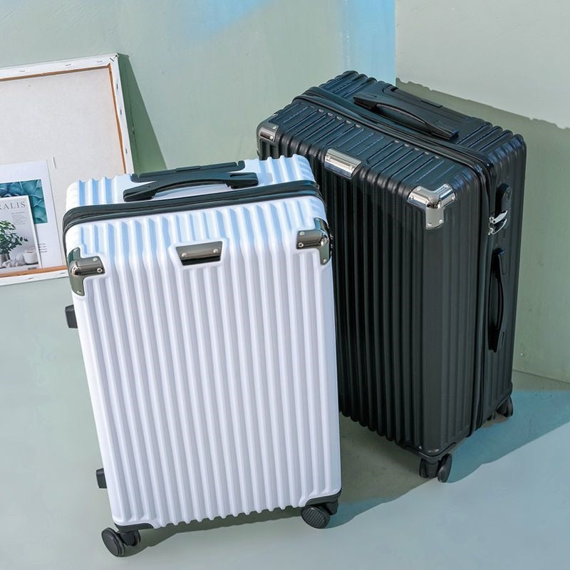 Hardsided suitcase with 360-degree rolling system and integrated safety feature Skanto