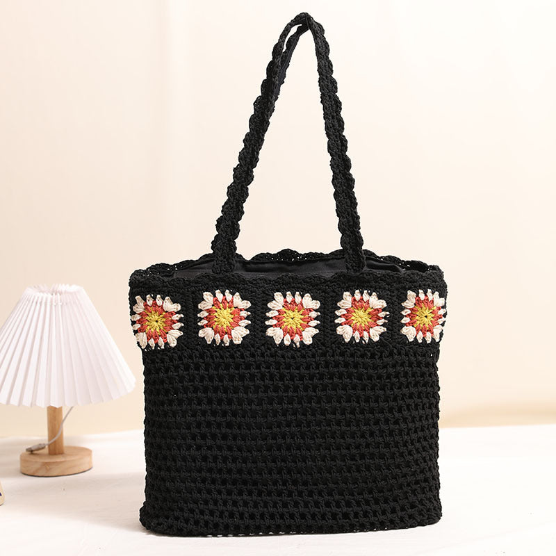 Hand-crocheted beach bag with floral accents Skanto