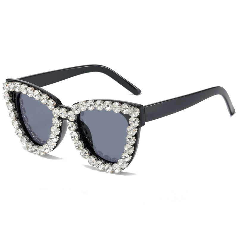 Dame ekstravagante overdimensjonert solbrille med krystallsmå dekorasjoner Skanto