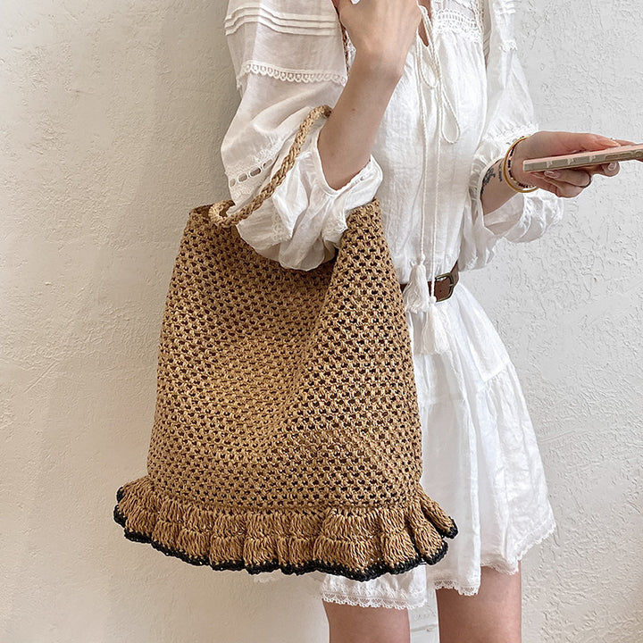 Handmade straw bag with fringed edge Skanto