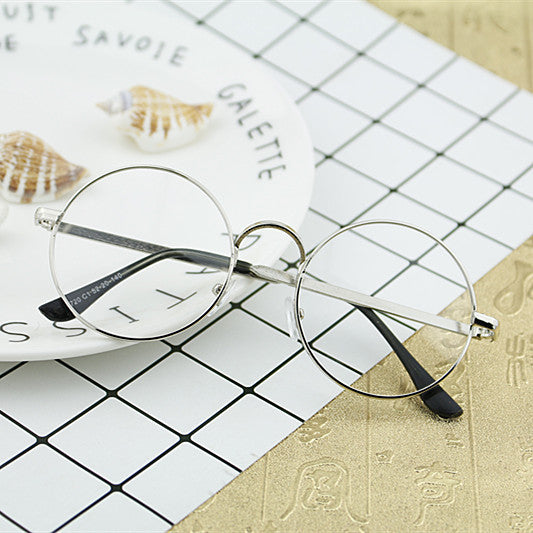 Dame Rund Brille med filigran Metallramme Skanto