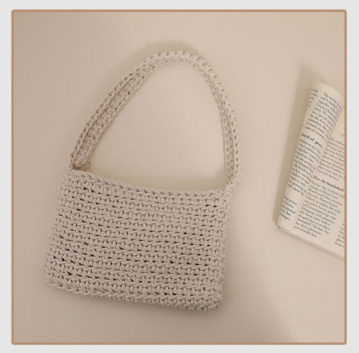 Handmade straw shoulder bag with textured design Skanto