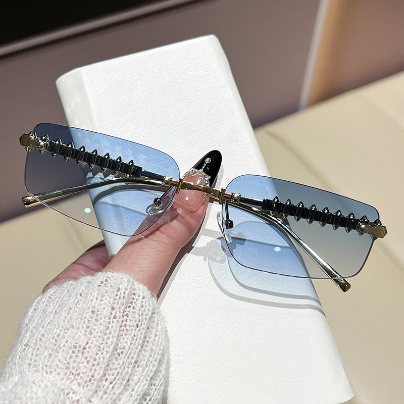 Dame elegant og moteriktig brille Skanto