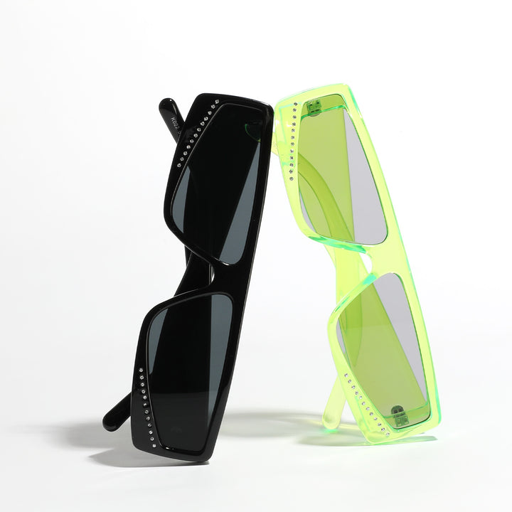 Dame oversized solbriller med futuristisk form og stilige dekorasjoner Skanto