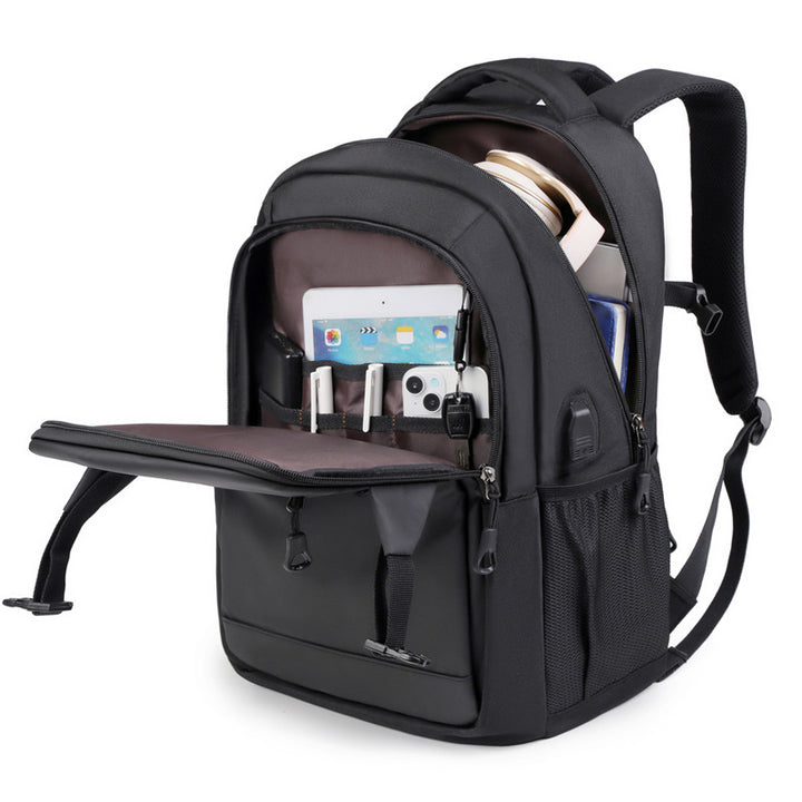 Elegant laptopryggsekk med allsidige rom og ergonomisk design Skanto