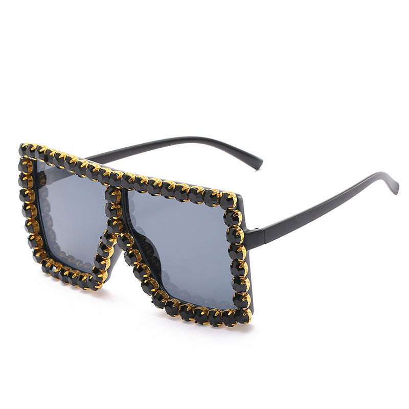Dame moteriktig solbrille med strassdekorsjon Skanto
