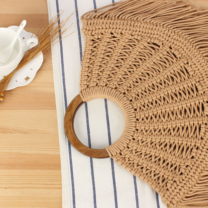 Handbag with fringed macrame design Skanto
