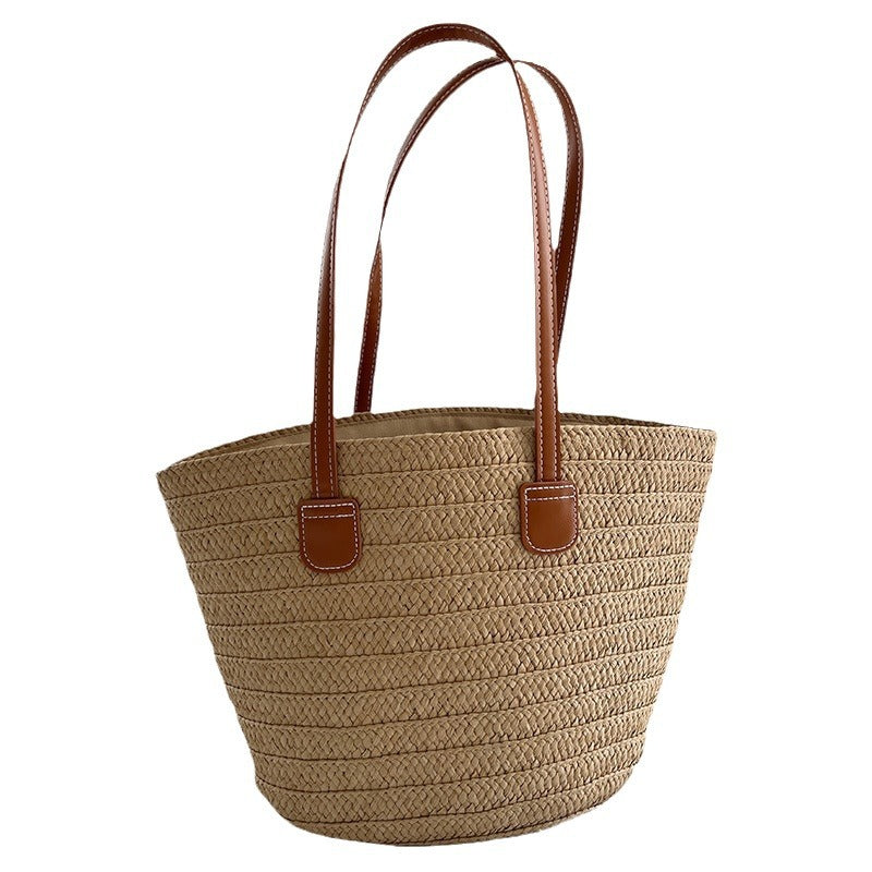 Håndlaget stråveske med elegante lærhåndtak Skanto