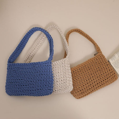 Handmade straw shoulder bag with textured design Skanto