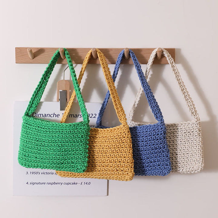 Handmade straw shoulder bag with textured design Skanto