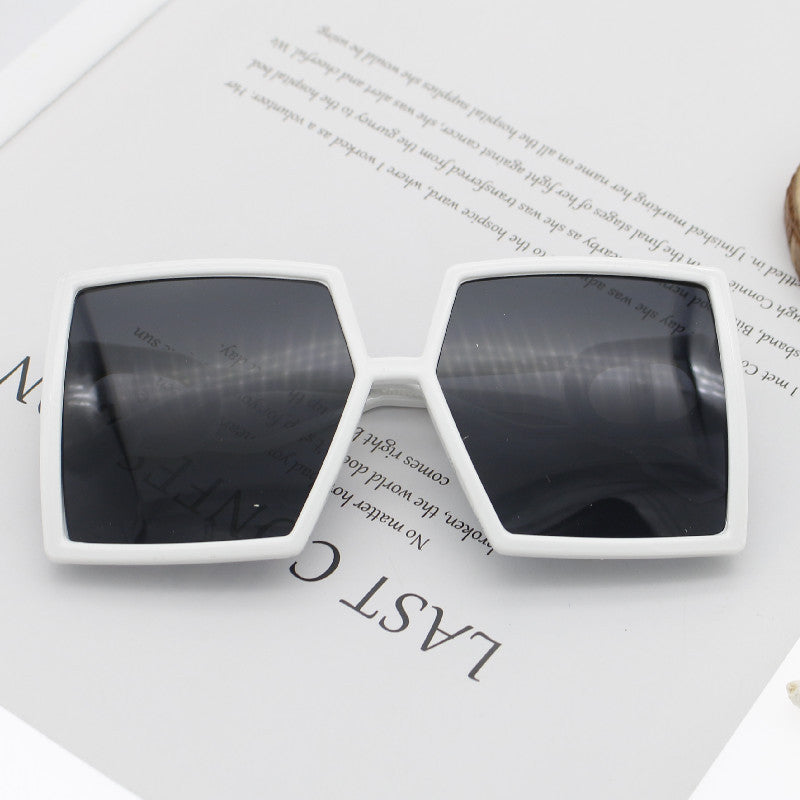 Dame kvadratisk solbrille med luksuriøs ramme Skanto