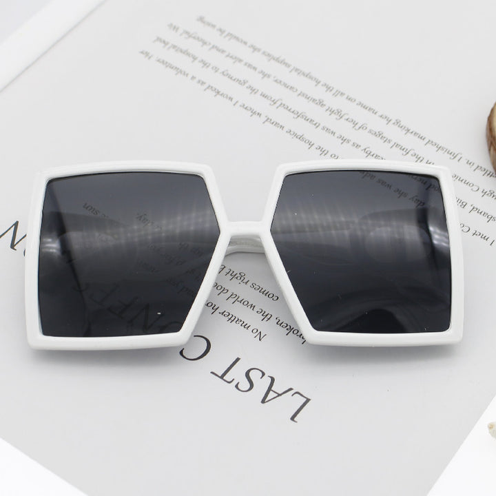 Dame kvadratisk solbrille med luksuriøs ramme Skanto