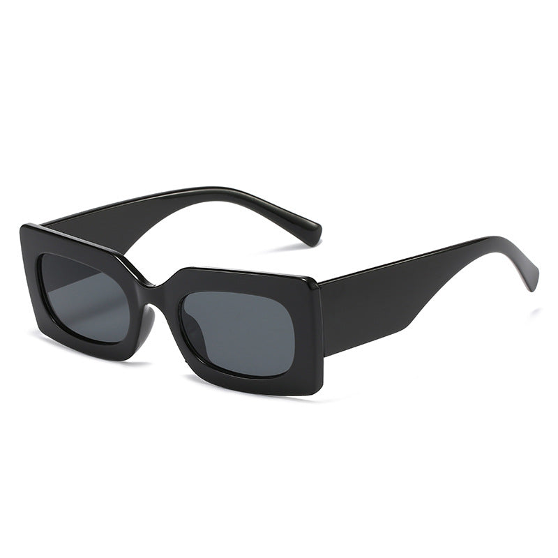Dame modische solbrille i kantet design Skanto