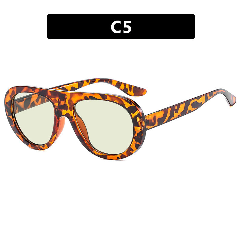 Women's fashionable oversized sunglasses with protective UV filter Skanto
