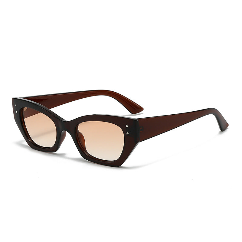 Dame moderne motefull solbrille i innovativt design Skanto