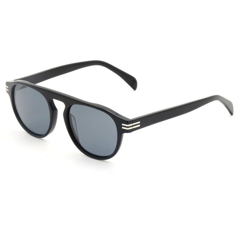 Dame moteriktig solbrille med smal ramme og stilige detaljer Skanto