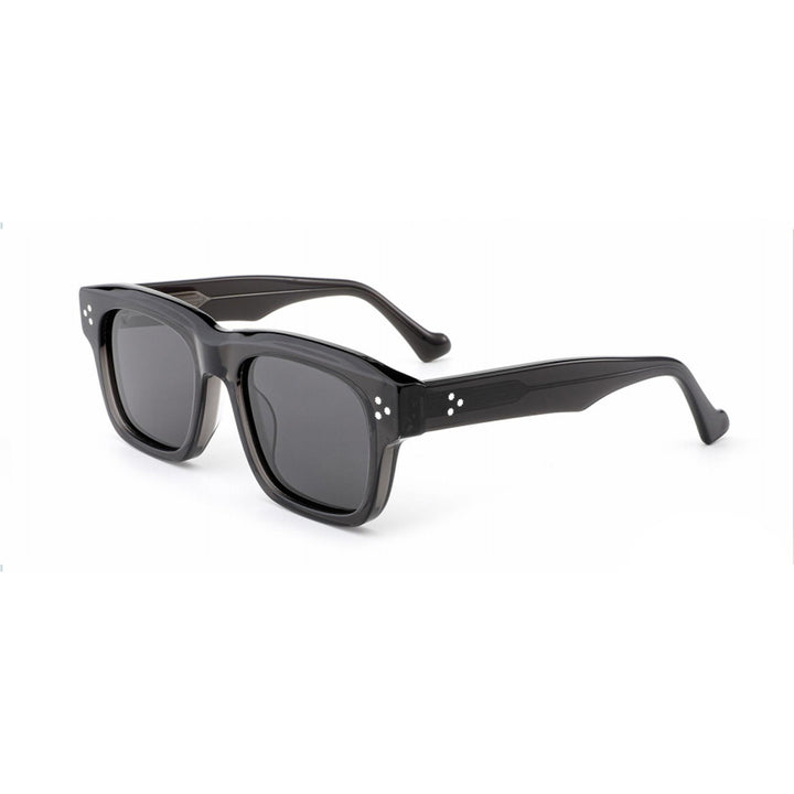 Dame designer solbrille i retro-inspirert kvadratdesign med høykvalitets plastramme Skanto