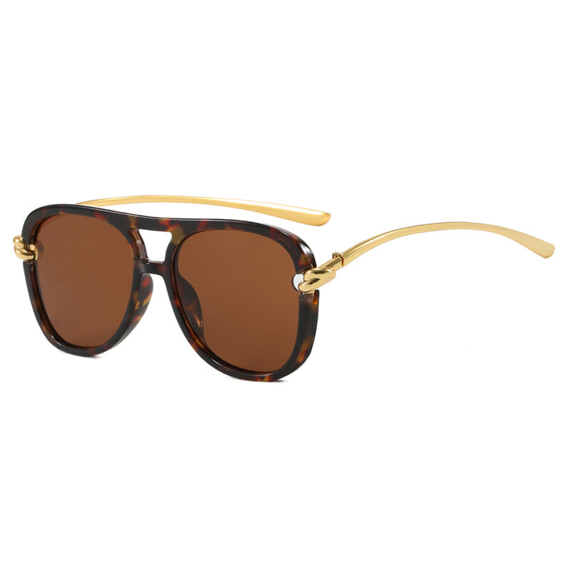 Women's sports sunglasses with wide plastic frame and UV protection Skanto