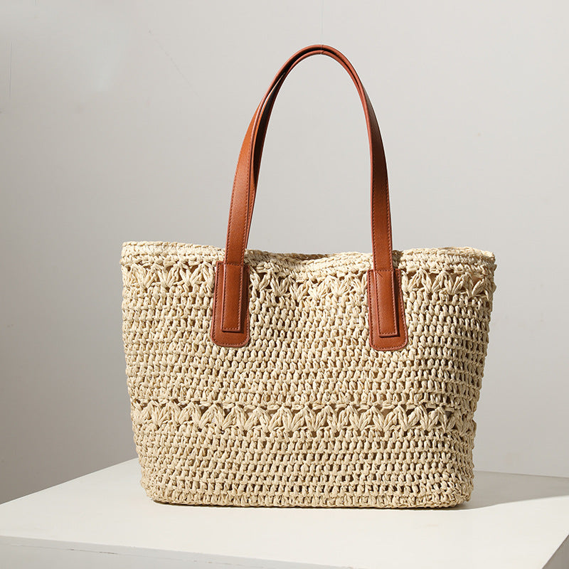 Braided straw basket with sturdy leather handles Skanto