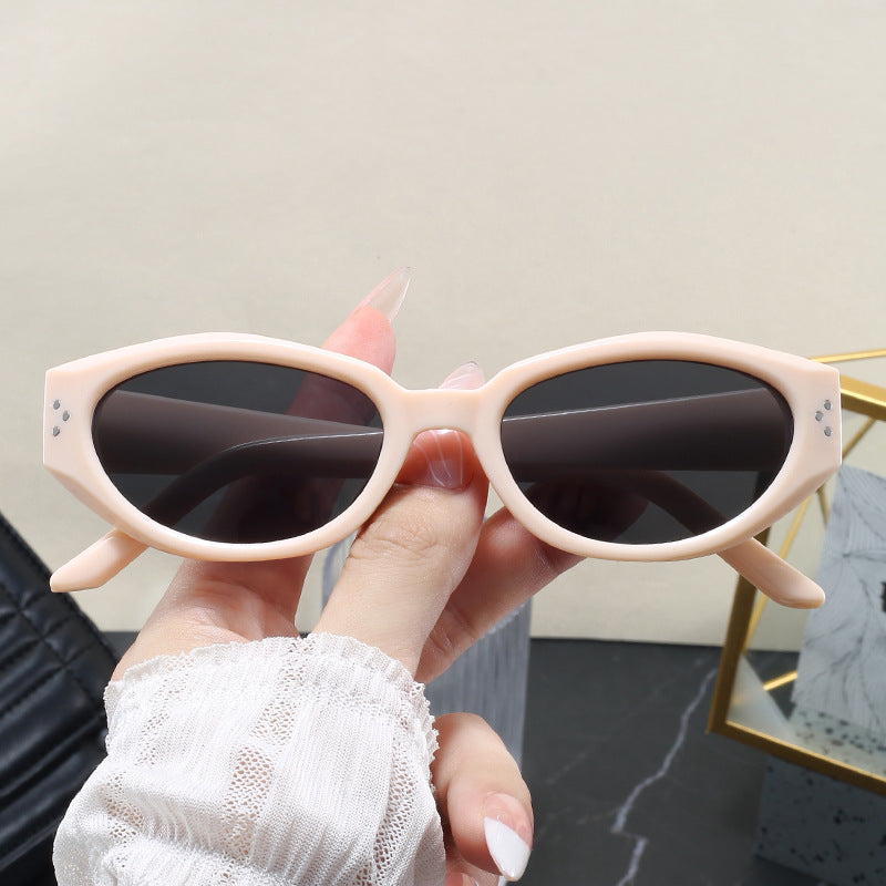 Dame moteriktig solbrille med dyremønster og stilfull ramme Skanto