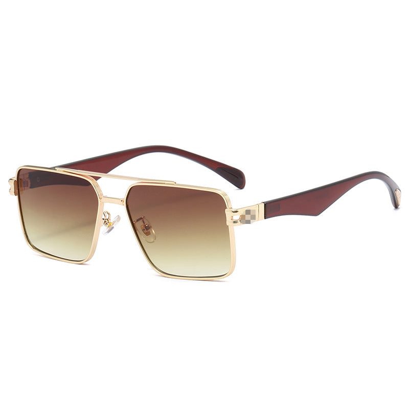 Dame designer solbrille med ekstravagant metallramme Skanto