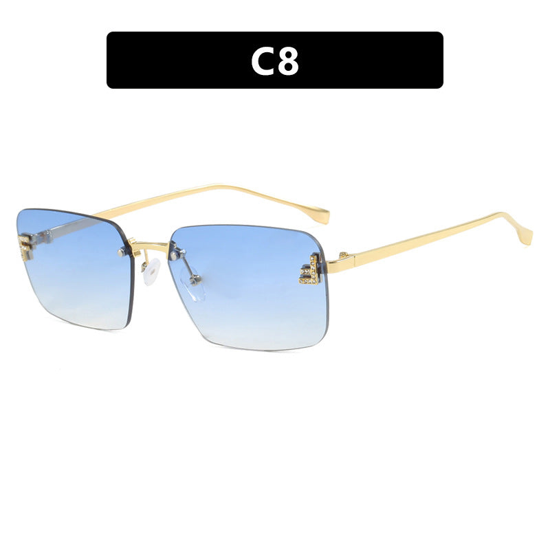 Women's square sunglasses with elegant gold frame and stylish lenses Skanto