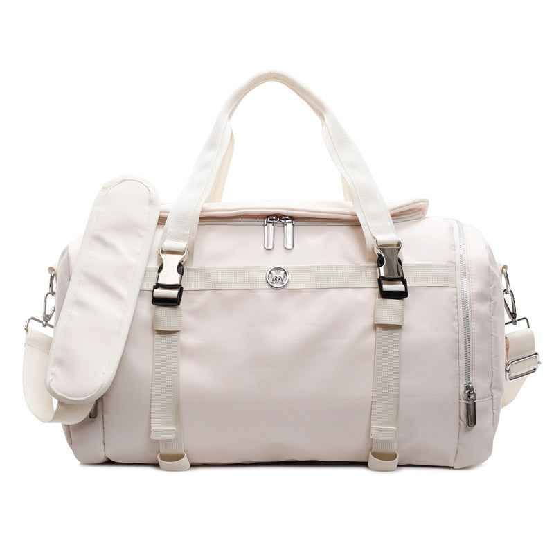 Sporty bag with multiple compartments and sturdy design Skanto