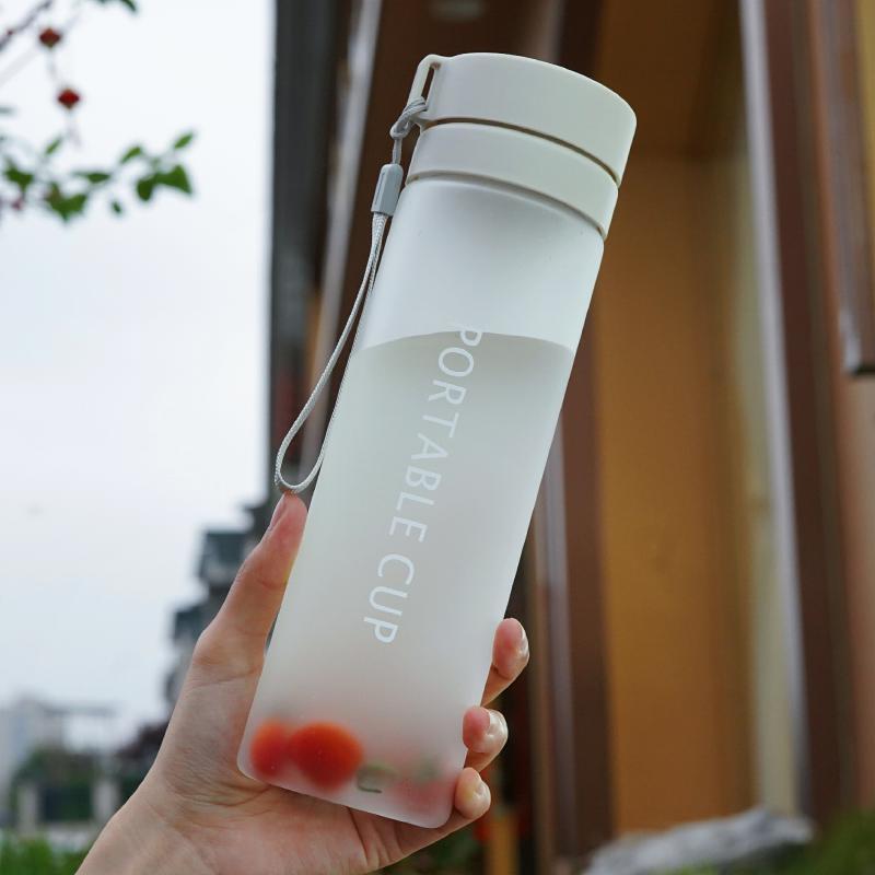 Dame drikkeflaske med innovativt lokk Skanto